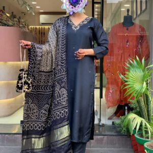 Lightweight cotton suit material with beautiful craftsmanship, ready stock available.